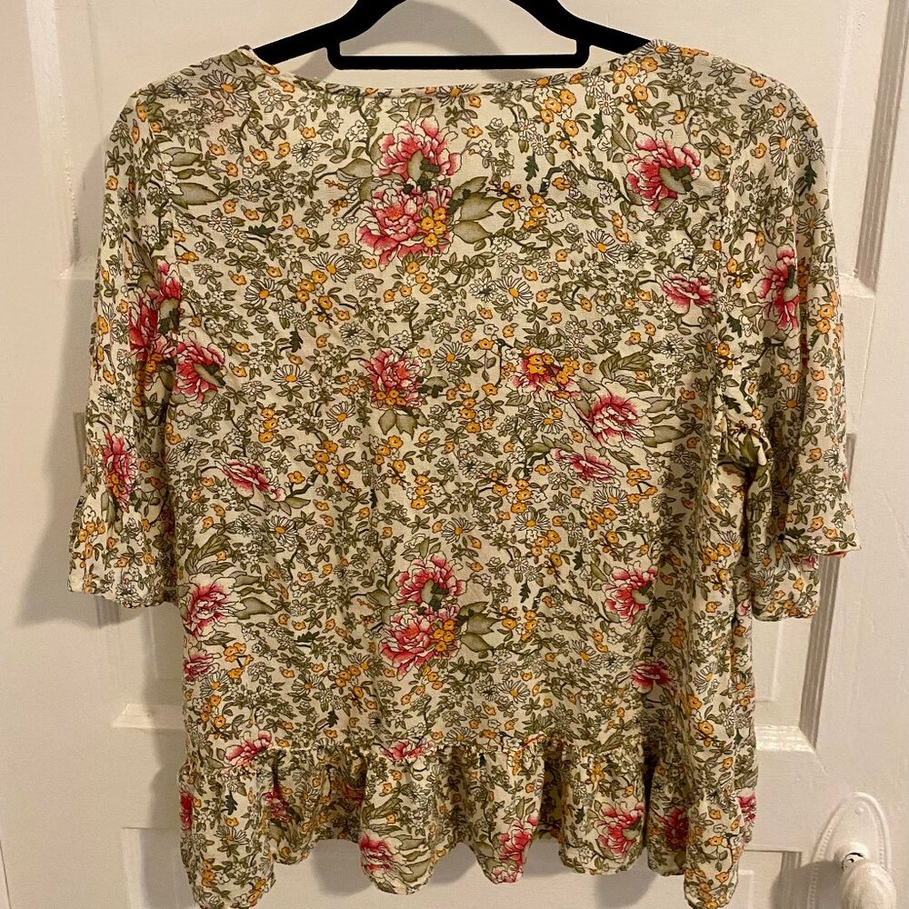 hinge Print Ruffle Hem Top - Picture 2 of 9